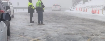台14甲、台8高海拔有夾霰、雪及路面結冰機率 不排除1/1~1/5夜間封閉、限加掛雪鏈通行